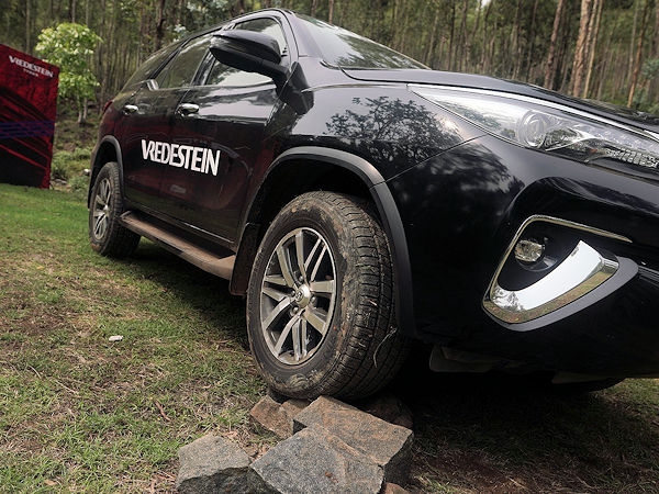 Vredesteins „Pinza HT“, der für Felgendurchmesser von 16 bis 18 Zoll angeboten wird, bezeichnet Apollo Tyres als ein „globales Produkt“ (Bild: Apollo Tyres)