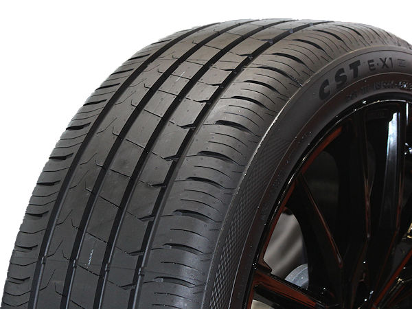 CSTs neuer „SALEKS E·X1“ soll Michelins „Pilot Sport EV“ oder Pirellis „P Zero Elect“ hinsichtlich der Kriterien Innengeräusch, Nasshandling und Rollwiderstand ebenbürtig und teils sogar überlegen sein (Bild: NRZ/Christian Marx)