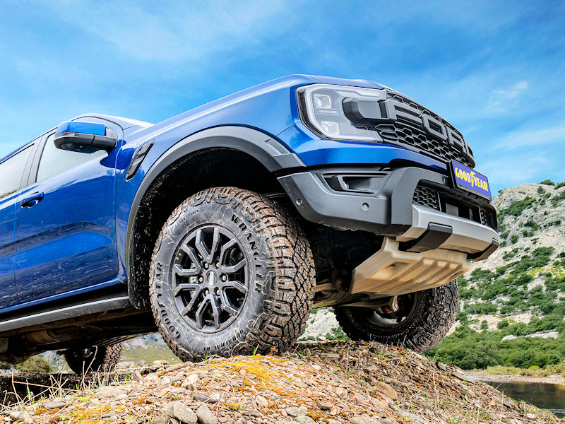 Goodyear Wrangler Duratrac RT auf Ford Raptor tb