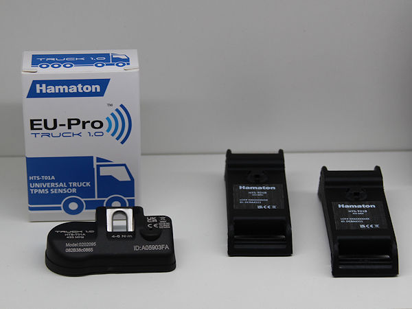 Zusätzlich zu seinem am Ventil befestigten Sensor „EU-Pro Truck 1.0“ (links) wird Hamaton demnächst auch eine Gurtlösung für Lkw-RDKS auf den Markt bringen (Bild: NRZ/Christian Marx)