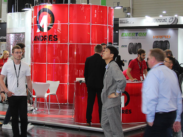 Mit einem 100 Quadratmeter großen Messestand bei der „The Tire Cologne“ hat Neumáticos Andrés seinen „starken internationalen Expansionskurs“ demonstrieren wollen, was angesichts der zufriedenen Messebilanz des Unternehmens wohl geklappt zu haben scheint (Bild: NRZ/Christian Marx)