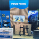 Bei der Toyo-Veranstaltung im Umfeld der Kölner Reifenmesse ging es unter anderem um das zu Beginn dieses Jahres ohne viel Aufhebens an den Start gegangene Partnerkonzept des Herstellers oder auch darum, wie sich der Anbieter das zukünftige Aussehen entsprechend gebrandeter Verkaufsstellen vorstellen könnte (Bilder: NRZ/Christian Marx)
