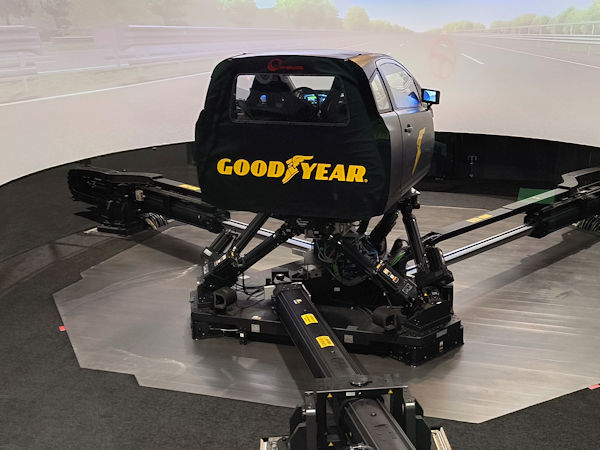 Ein Fahrsimulator des in der Kategorie „Hardware-Innovation des Jahres“ von Automotive Testing Technology International mit einem Award geehrten Anbieters VI-Grade ist unter anderem bei Goodyear in Luxemburg installiert (Bild: NRZ/Christian Marx)