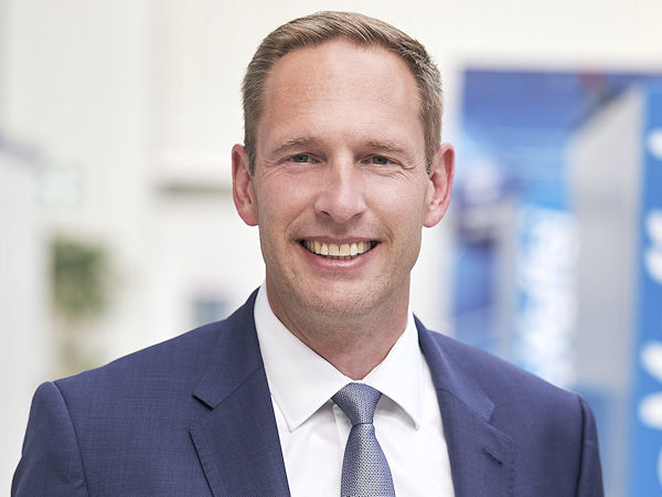 Bereits im Laufe dieses Monats übergibt Jörg Bremer, der zum 31. Juli das Unternehmen verlässt, seine bisherigen Aufgaben als CFO der KraussMaffei-Gruppe an seinen Nachfolger, um so einen geordneten Übergang zu gewährleisten (Bild: KraussMaffei)