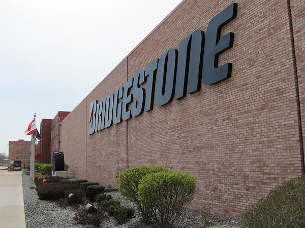 Nach eigenen Angaben fertigt Bridgestone in seinem Werk in Des Moines im US-Bundesstaat Iowa rund 90 Prozent aller seiner in den Vereinigten Staaten und Kanada abgesetzten Firestone-Landwirtschaftreifen (Bild: Bridgestone)