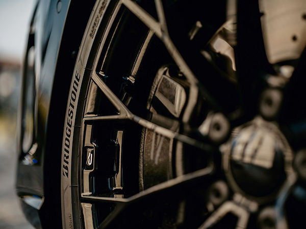 VW schickt bei dem Wettbewerb unter anderem seinen neuen Golf R auf dem neuen „Warmenau“-Rad ins Rennen schickt, das bei dem Event selbstredend mit Reifen von Unterstützungspartner Bridgestone kombiniert wird (Bild: GCOTY/Julia Schäfer)