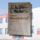 Die Handwerkskammer Stade-Lüneburg hat Rudolf Külshammer für seine 50-jährige Meistertätigkeit als Vulkaniseurmeister geehrt (Bilder: Reifen Külshammer)
