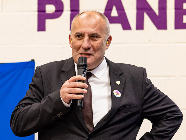 Petar Nikolic ist Werksdirektor in Troyes, wo Michelin unlängst eine im Konzern bisher einzigartige Produktionsmaschine für Landwirtschaftreifen namens COSMOS eingeweiht hat (Bild: Michelin)