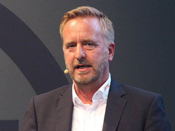 „Das RTS ‚Tool V1‘ ist durch seine klar strukturierte Bedienoberfläche prinzipiell selbsterklärend. Wer ein Smartphone besitzt, sollte mit der Benutzung keine großen Probleme haben“, sagt RTS-Vertriebsleiter Olaf Petermann mit Blick auf das neue RDKS-Programmier- und -Diagnosegerät (Bild: NRZ/Christian Marx)