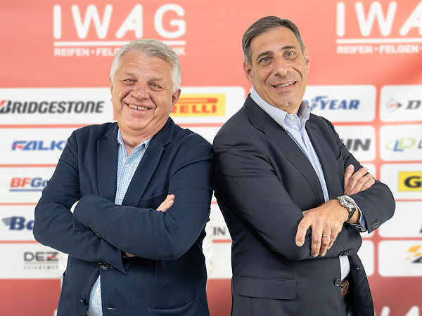 Unternehmensgründer Christian Schaller (links) zieht sich aus dem Tagesgeschäft der Schweizer IWAG Distribution AG zurück, wo Filippo Covello Anfang Juli die Aufgaben als Geschäftsleiter übernommen hat (Bild: Schaller/IWAG)