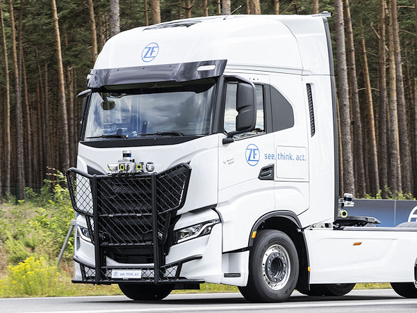 Hatte ZF seine „CubiX“ genannte Lösung, in die Goodyears „SightLine” rund um Reifendaten integriert ist, zuvor schon im Pkw-Segment angeboten, ist sie nach Unternehmensangaben nunmehr auch für Nutzfahrzeugkunden verfügbar (Bild: ZF)