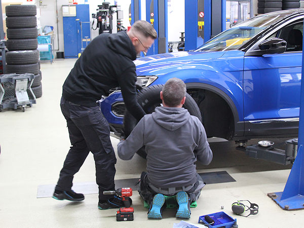 Gemeinsam mit seinen europäischen Partnerklubs arbeitet der ADAC für 2025 bereits an einem „großen Ganzjahresreifentest in der Größe 225/45 R17“ (Bild: NRZ/Christian Marx)