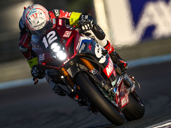 Das auf Bridgestone-Reifen vertrauende Team Yoshimura SERT Motul hat sich den Titel in der FIM-Motorradlangstreckenweltmeisterschaft EWC gesichert (Bild: Bridgestone)