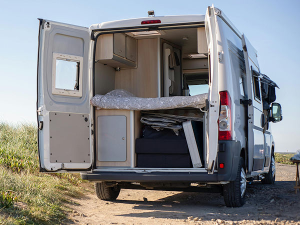 Hatte sich die Caravaning-Industrie laut CIVD zuletzt mit erheblichen Herausforderungen konfrontiert gesehen etwa die Auswirkungen der Pandemie und des Ukraine-Krieges, die zu stockende Lieferketten, Produktionsverzögerungen sowie letztlich Einschränkungen bei der Verfügbarkeit von Fahrzeugen führten, soll sich die diesbezügliche Lage zwischenzeitlich wieder deutlich verbessert haben (Bild: Pexels/Kampus Production)