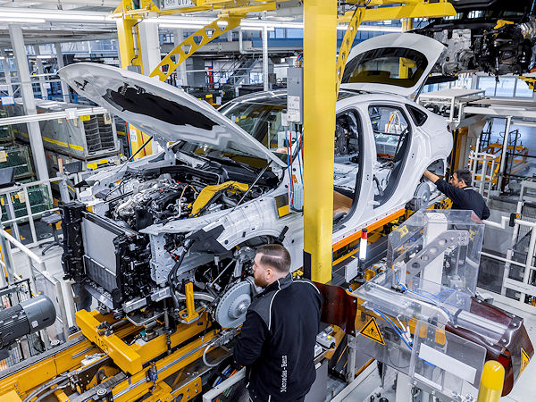 „Die Stimmung in der Autoindustrie ist im Sturzflug“, heißt es vonseiten des Institutes für Wirtschaftsforschung mit Blick auf die jüngsten Ergebnisse seiner regelmäßigen Konjunkturumfragen (Bild: Mercedes-Benz)