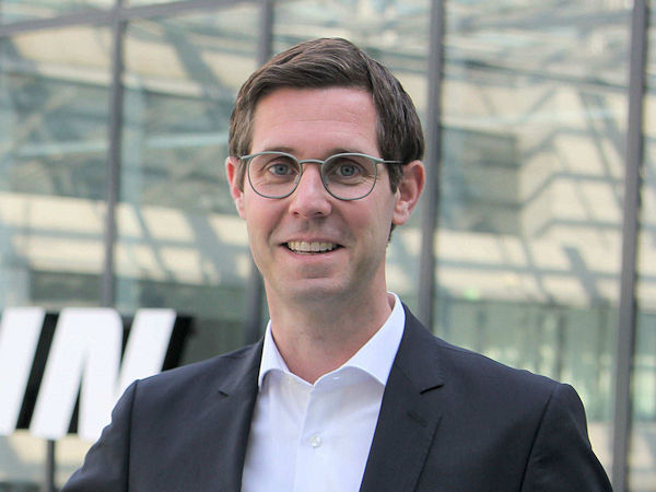 „Wir raten allen, sich vor dem Kauf umfassend über die Kanäle bekannter Zeitschriften oder bei Automobilklubs zu informieren. In den Fachbetrieben können die Kund*innen dann gemeinsam mit geschultem Personal die passenden Reifen auswählen“, sagt Markus Bast, Michelins Managing Director für die DACH-Region (Bild: Michelin)