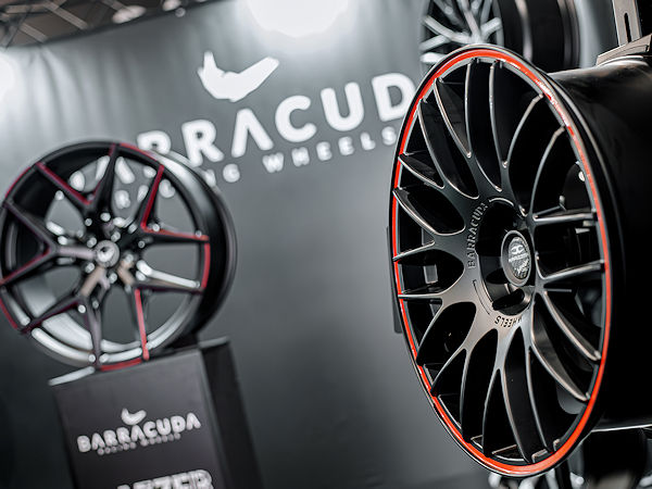 Bei der Tuning Expo im Rahmen des jüngsten Prag Car Festival gab es auch Barracuda- und Cor.Speed-Räder zu sehen, die JMS mit Ausnahme der Schweiz exklusiv vertreibt und in Tschechien über den Partner BSR Tuning (Bild: JMS Fahrzeugteile)