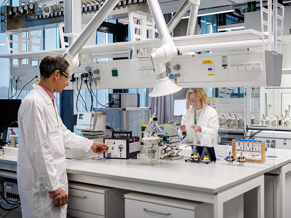 Das neue Technologiezentrum in Herzogenaurach soll auf über 18.000 Quadratmetern Bruttogrundfläche Platz für 340 Mitarbeiter bieten und 15 Labore in den Bereichen Mess-, Prüf- und Kalibriertechnik sowie Material-, Chemie-, Beschichtungs- und Nanotechnologien umfassen (Bild: Schaeffler)