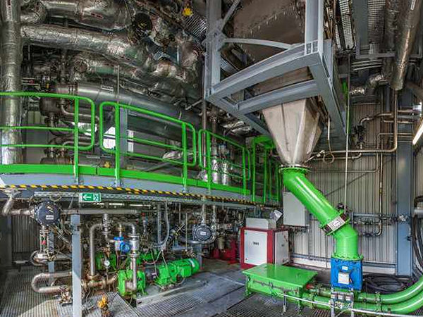 Das chemische Recycling von Altreifen durch energieautarke thermolytische Verfahren bietet laut AZuR nicht nur eine Möglichkeit, wertvolle Materialien zurückzugewinnen und damit die Abhängigkeit von fossilen Rohstoffen zu reduzieren, sondern auch die kreislaufwirtschaftlichen Bestrebungen der Automobilindustrie zu unterstützen (Bild: AZuR)