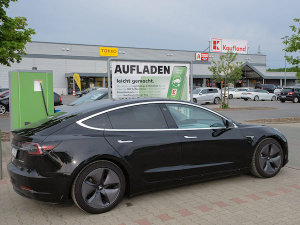 Tesla Depositphotos 599723834 XL