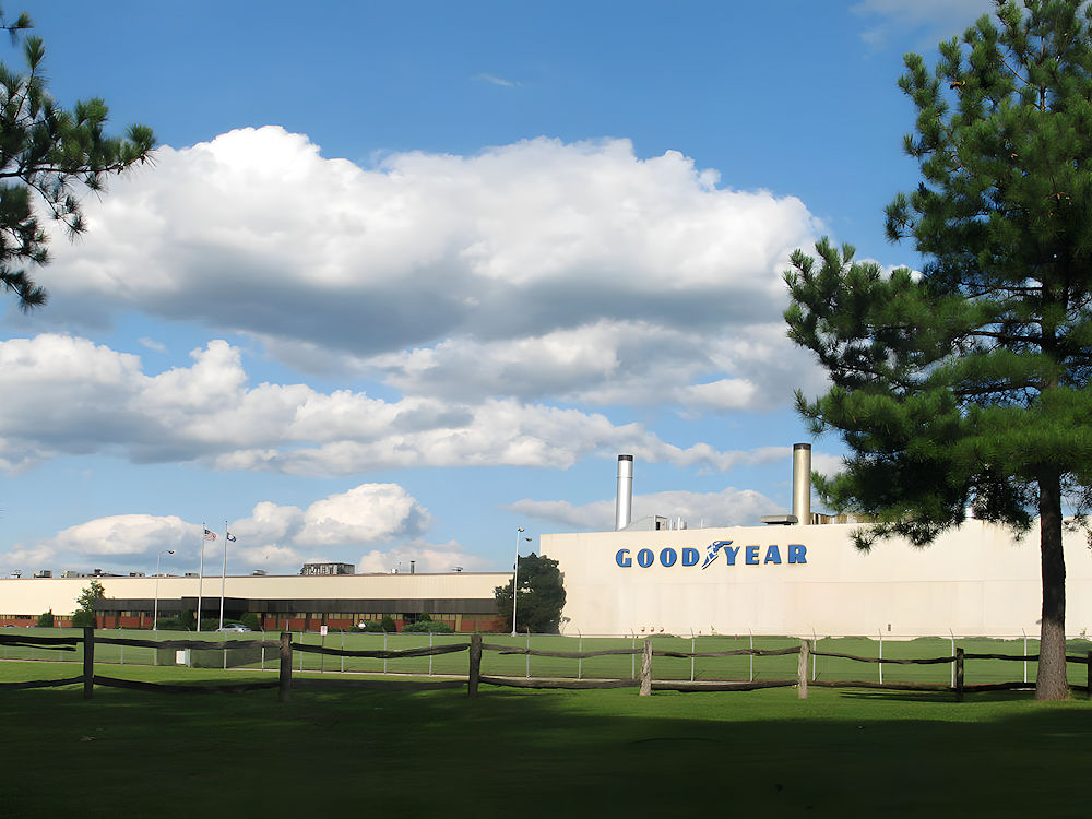 Goodyear will die Lkw-Reifenproduktion aus seinem Werk Danville im US-Bundesstaat Virgina abziehen bzw. sie an andere seiner Standorte verlagern, was wohl mit Jobverlusten dort einhergehen wird, wenngleich das Unternehmen „so viele Arbeitsplätze wie möglich“ vor Ort erhalten zu wollen (Bild: Goodyear)