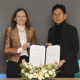 An Nuyttens, Präsidentin des Solvay-Geschäftsbereiches Silica & Special Chem, und Bonhee Ku, Präsident und CTO bei Hankook Tire, haben eine Absichtserklärung unterzeichnet, in Bezug auf eine nachhaltige Herstellung von Reifen bzw. die Verwendung von Kreislaufsilika bei deren Produktion zusammenzuarbeiten (Bild: Solvay)