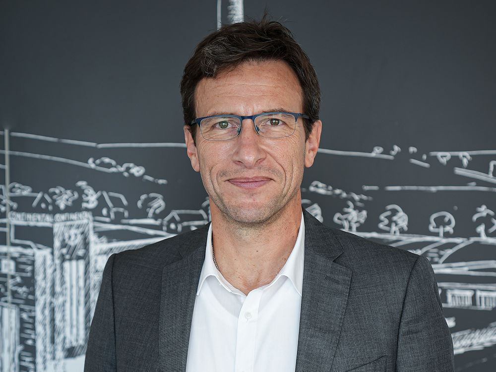 „Wir bieten unseren Kunden Hochleistungsreifen, die neben einer hervorragenden Performance auch immer mehr die Bio- und Kreislaufwirtschaft stärken“, sagt Klaus Ohlwein, Leiter des Continental-Reifenwerkes in Korbach (Bild: Continental)