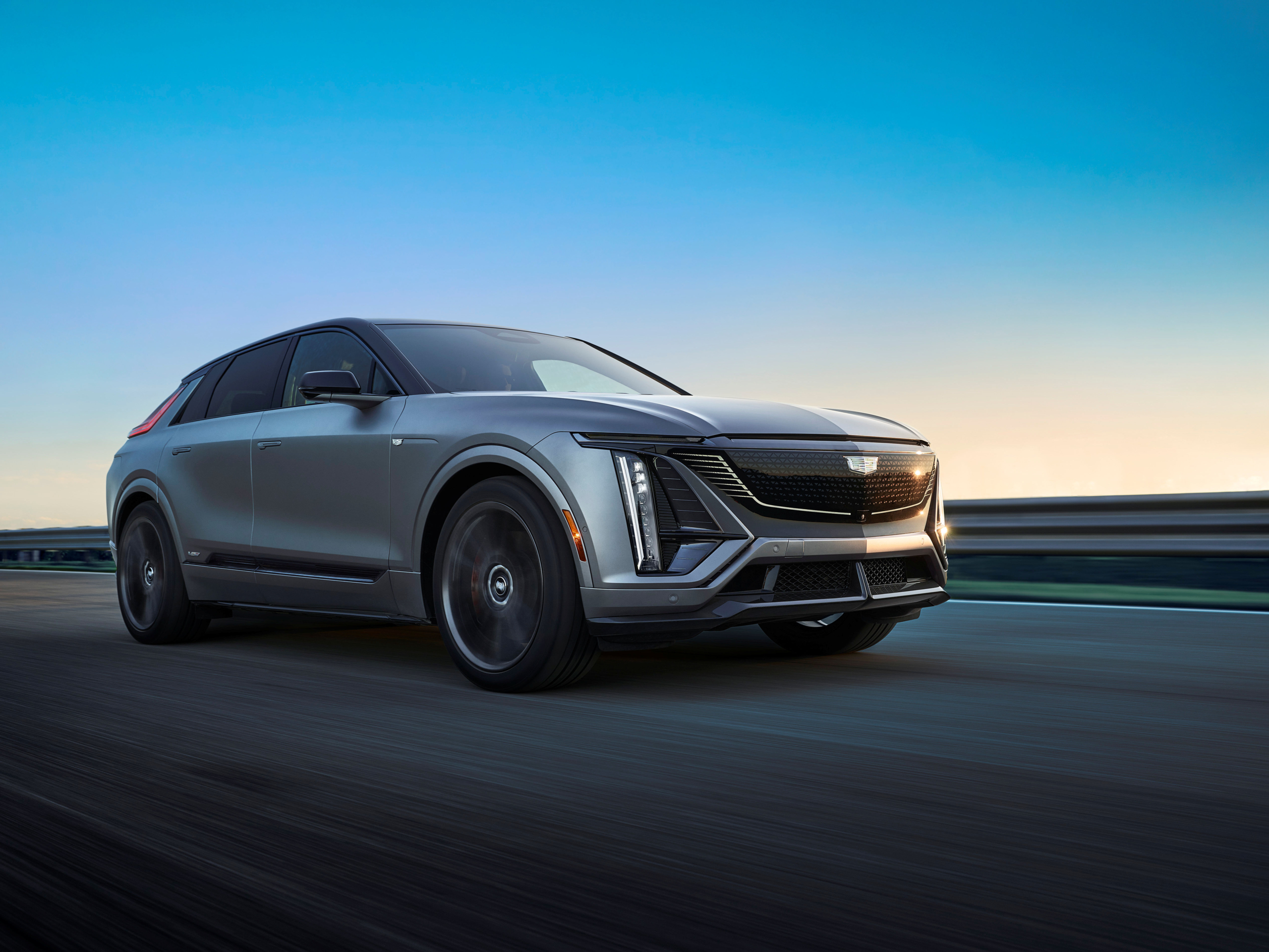 Continental ruestet den neuen Elektro SUV Lyriq V von Cadillac ab Werk mit Reifen vom Typ PremiumContact 6 aus scaled